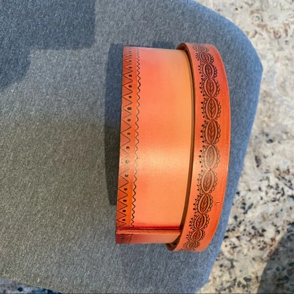 Vintage Hand-painted Tole Cheesebox - Picture 3 of 4